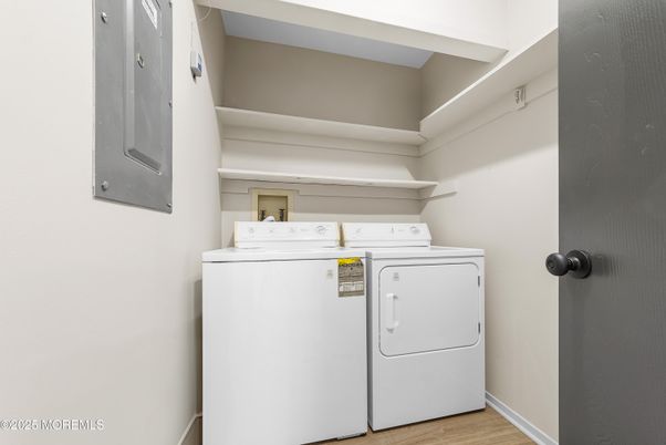 Interior, Utility Closets, Washer, Wood Texture Flooring