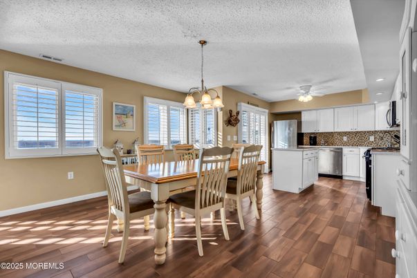 Dining room, Interior, Kitchen, Pendant Lights, Recessed Lighting, Wood Texture Flooring