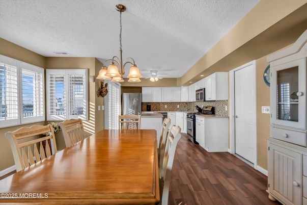 Chandelier, Dining room, Interior, Kitchen, Recessed Lighting, Wood Texture Flooring
