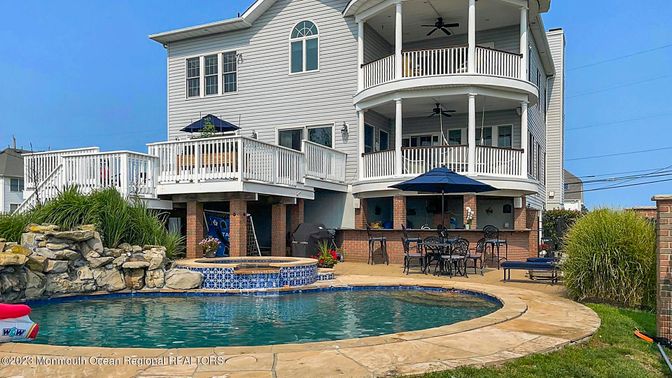 Exterior, Pool