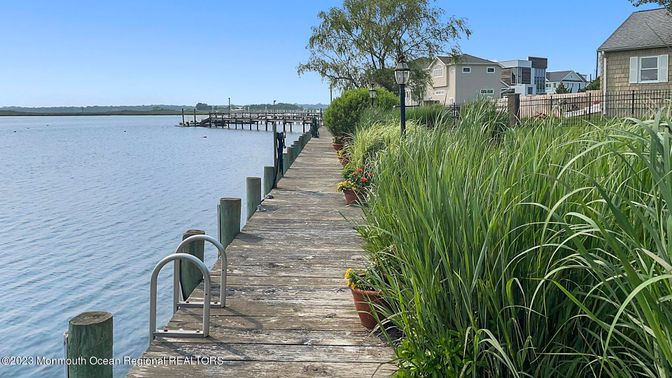 Exterior, Lake