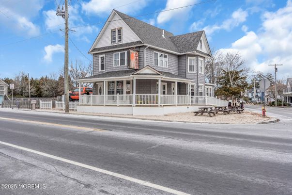 Exterior, Facade, Queen Anne Victorian
