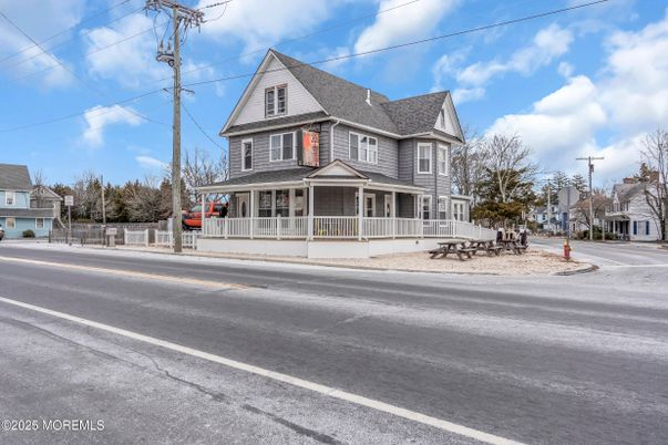 Exterior, Facade, Queen Anne Victorian