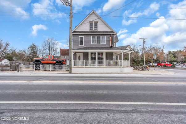 Exterior, Facade, Queen Anne Victorian