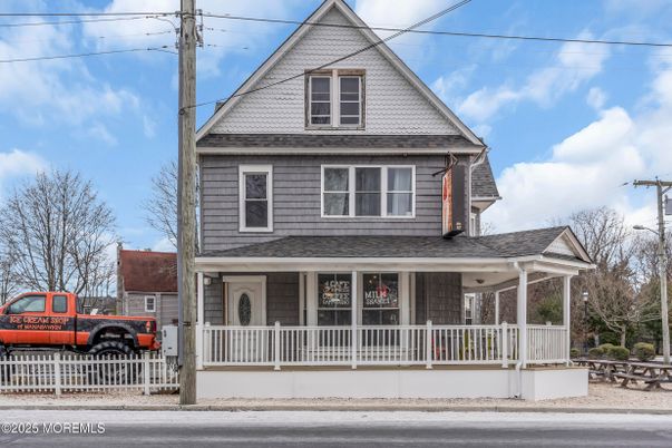 Exterior, Facade, Queen Anne Victorian