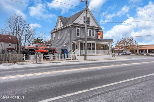 Exterior, Facade, Queen Anne Victorian