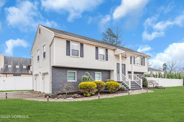 Attached, Exterior, Facade, Raised Ranch
