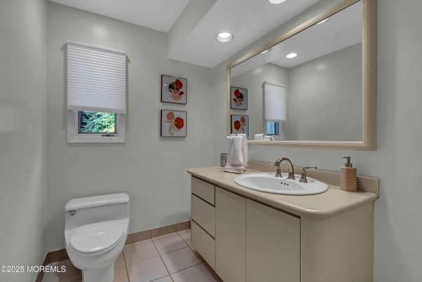 Bathroom, Interior, Recessed Lighting