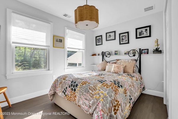 Bedroom, Interior, Pendant Lights, Wood Texture Flooring