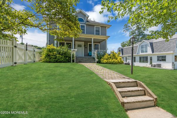 Backyard, Exterior, Facade, American Foursquare