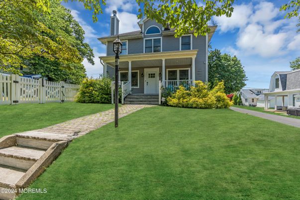 Backyard, Exterior, Facade, American Foursquare