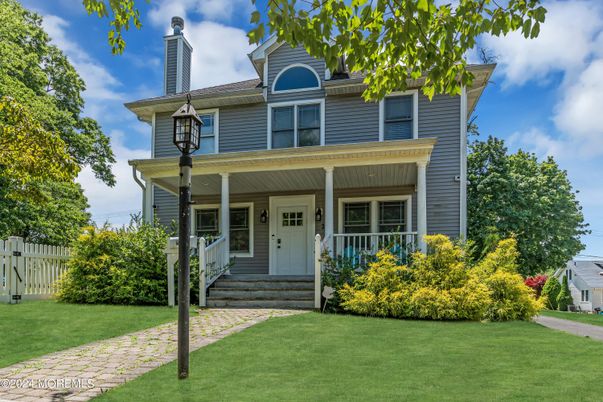 Exterior, Facade, Queen Anne Victorian