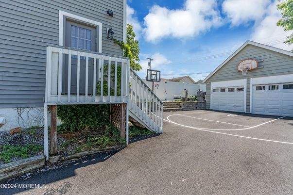 Detached Garage, Exterior