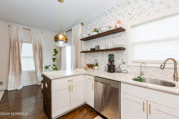 Interior, Kitchen, Pendant Lights, Wood Texture Flooring