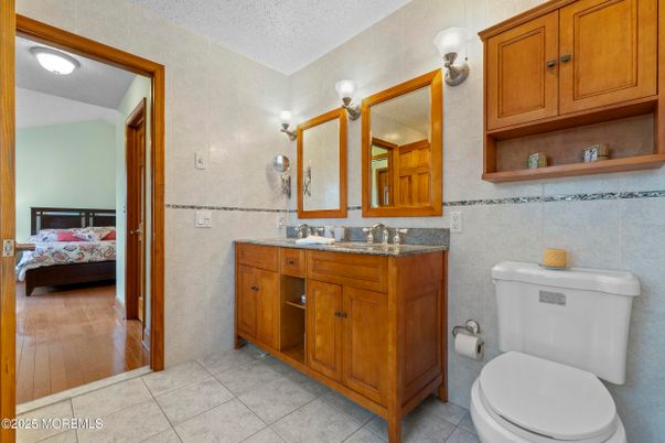 Bathroom, Bedroom, Dual Sink Vanities, Interior