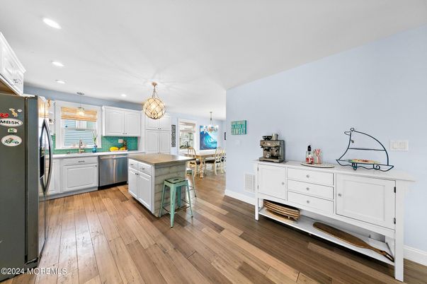 Chandelier, Dining room, Interior, Kitchen, Pendant Lights, Recessed Lighting, Stainless Steel Appliances, Wood Texture Flooring