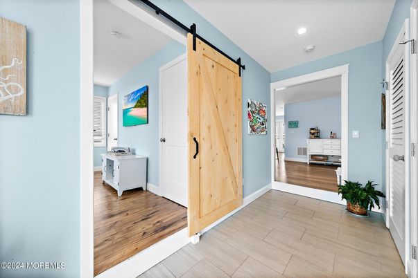 Interior, Recessed Lighting, Wood Texture Flooring