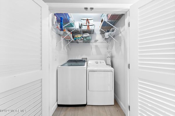 Interior, Utility Closets, Washer, Wood Texture Flooring