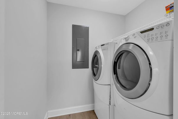 Interior, Washer, Wood Texture Flooring