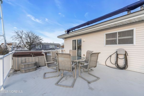 Exterior, Hot Tub