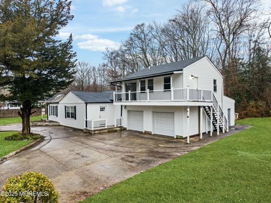 Attached, Exterior, Facade, Farmhouse