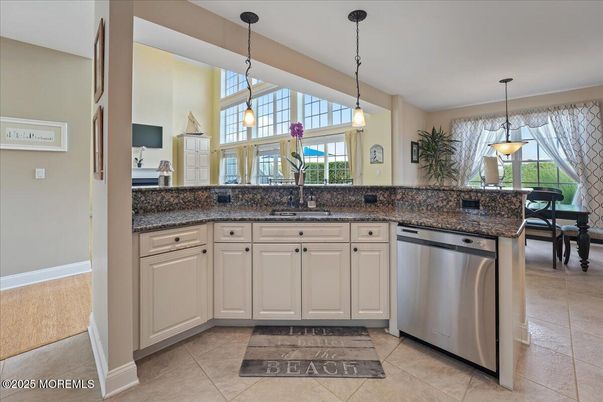 Dining room, Interior, Kitchen, Pendant Lights