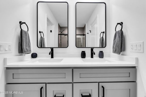 Bathroom, Dual Sink Vanities, Interior