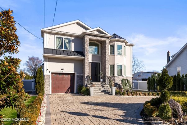 Attached, Exterior, Facade, Mediterranean