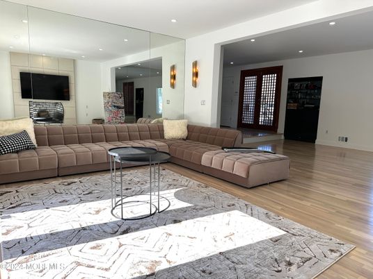 Interior, Living room, Pendant Lights, Recessed Lighting, Wood Texture Flooring