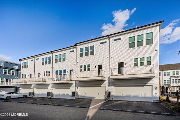 Attached, Exterior, Facade, Rowhouse