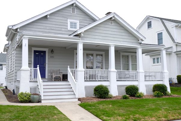 Exterior, Facade, American Craftsman