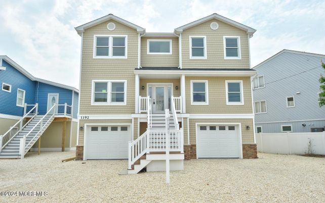 Attached, Exterior, Facade, Rowhouse