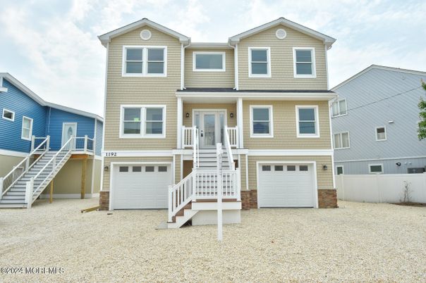 Attached, Exterior, Facade, Rowhouse