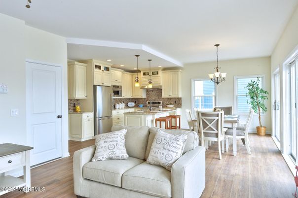 Chandelier, Dining room, Interior, Kitchen, Pendant Lights, Recessed Lighting, Stainless Steel Appliances, Wood Texture Flooring