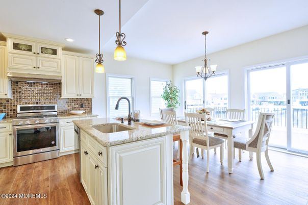 Chandelier, Dining room, Interior, Kitchen, Pendant Lights, Recessed Lighting, Stainless Steel Appliances, Wood Texture Flooring