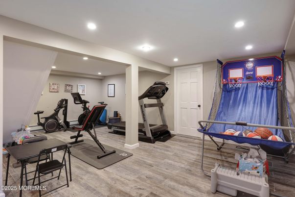 Fitness Equipment, Interior, Recessed Lighting, Wood Texture Flooring