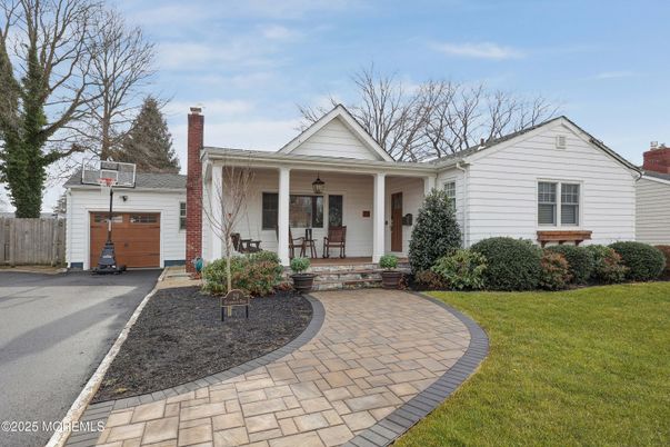 Attached, Exterior, Facade, Ranch