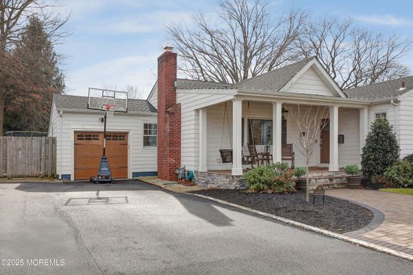 Attached, Exterior, Facade, Ranch