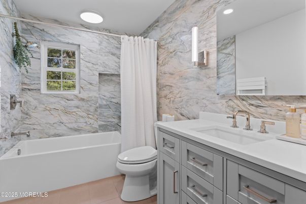 Bathroom, Interior, Marble Walls, Recessed Lighting