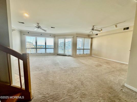 Empty room, Interior, Recessed Lighting