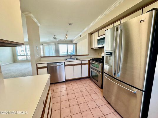Dining room, Interior, Kitchen, Recessed Lighting, Stainless Steel Appliances