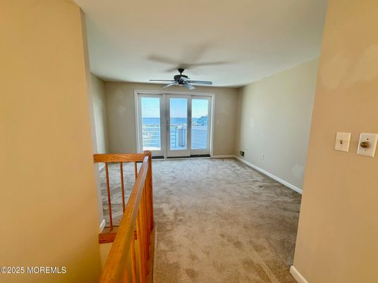 Empty room, Interior, Water