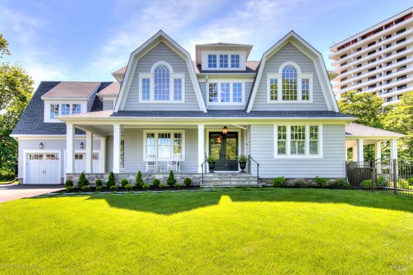 Attached, Exterior, Facade, Farmhouse