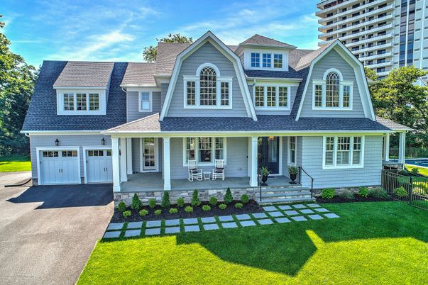 Attached, Exterior, Facade, Queen Anne Victorian