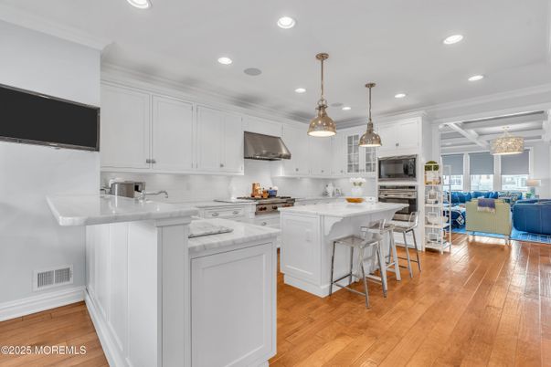 Interior, Kitchen, Living room, Pendant Lights, Recessed Lighting, Stainless Steel Appliances, Wood Texture Flooring