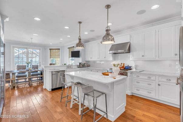 Dining room, Interior, Kitchen, Pendant Lights, Recessed Lighting, Stainless Steel Appliances, Wood Texture Flooring