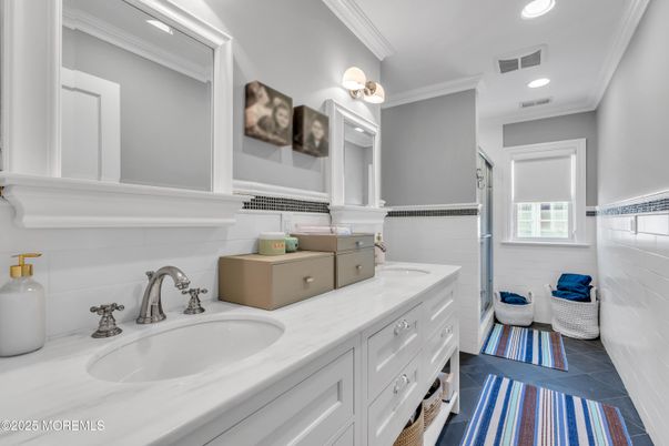 Bathroom, Dual Sink Vanities, Interior, Recessed Lighting