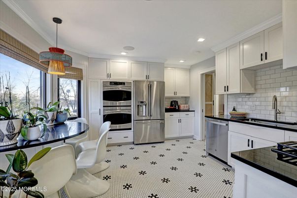 Dining room, Interior, Kitchen, Pendant Lights, Recessed Lighting, Stainless Steel Appliances