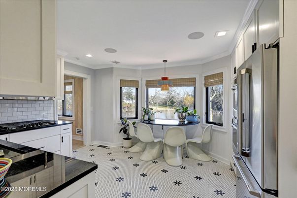 Dining room, Interior, Kitchen, Pendant Lights, Recessed Lighting, Stainless Steel Appliances