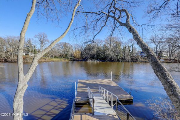Exterior, Lake